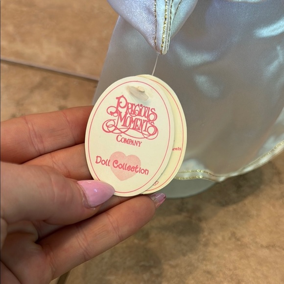 Precious Moments Guardian Angel with Clasped Hands - Picture 2 of 4